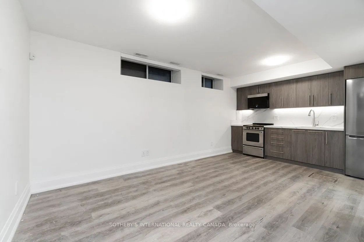 44 Larkin Avenue E, #Lower