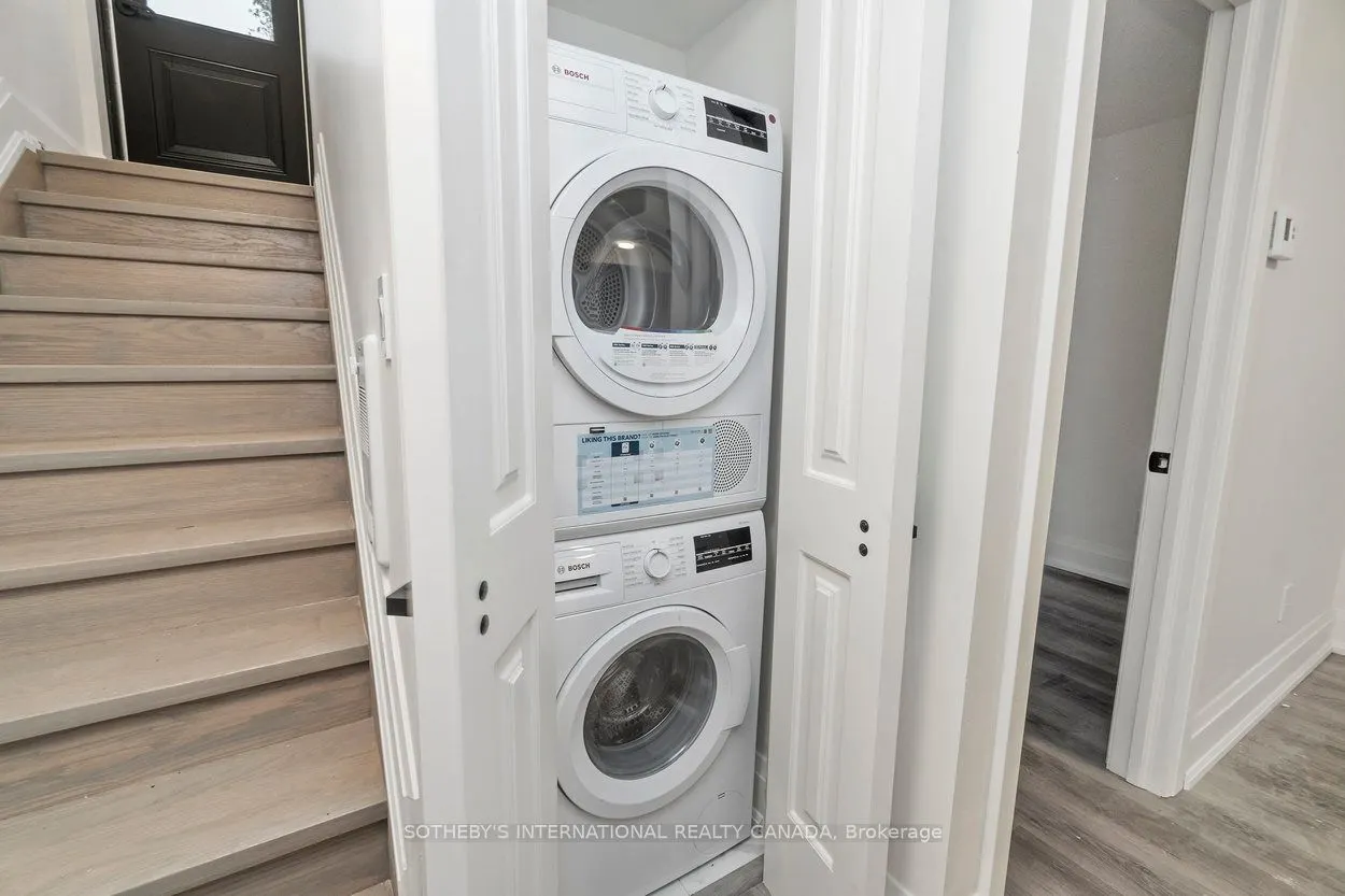 44 Larkin Avenue E, #Lower