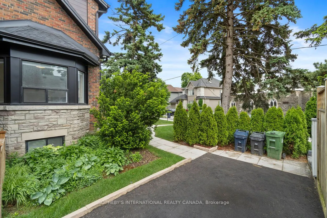 44 Larkin Avenue E, #Lower
