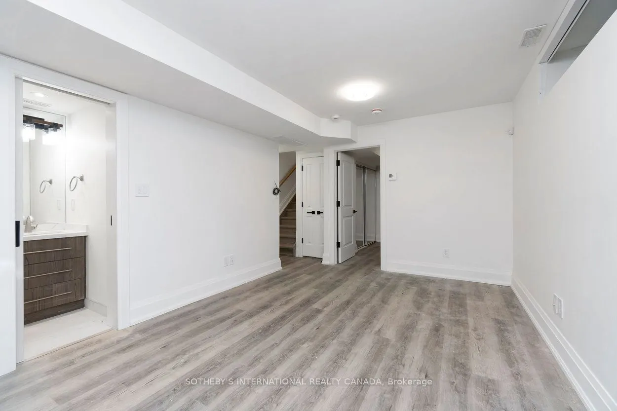 44 Larkin Avenue E, #Lower