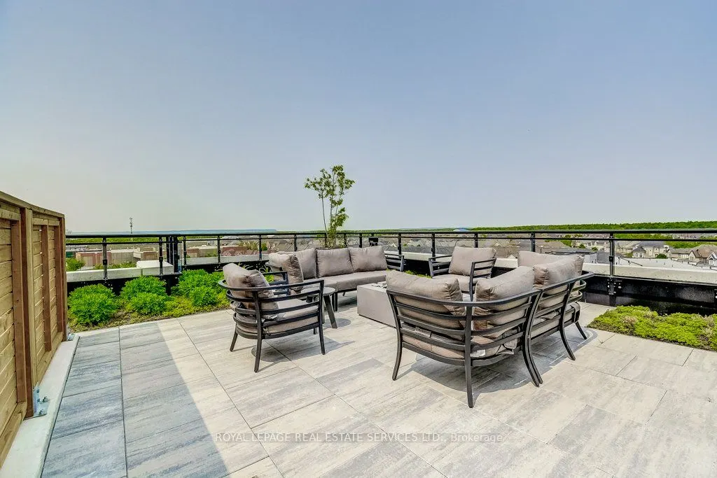 405 Dundas Street W, #408