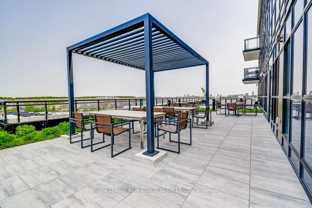 405 Dundas Street W, #408
