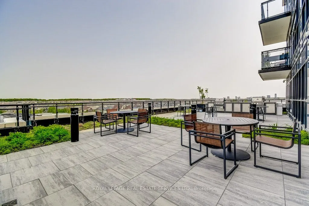 405 Dundas Street W, #408
