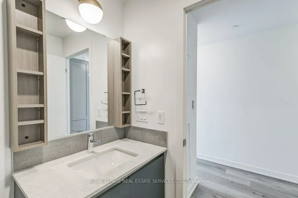 405 Dundas Street W, #408