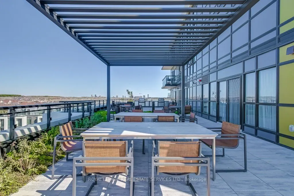 405 Dundas Street W, #408