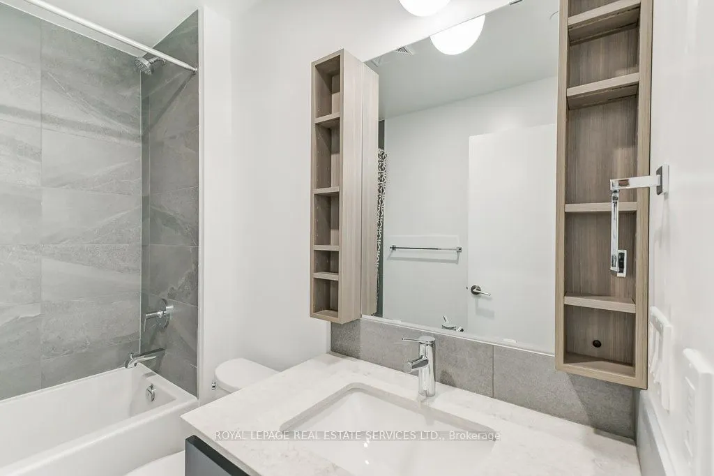 405 Dundas Street W, #408