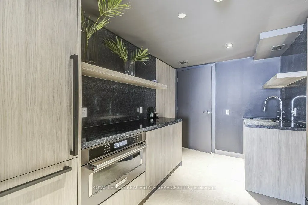 405 Dundas Street W, #408