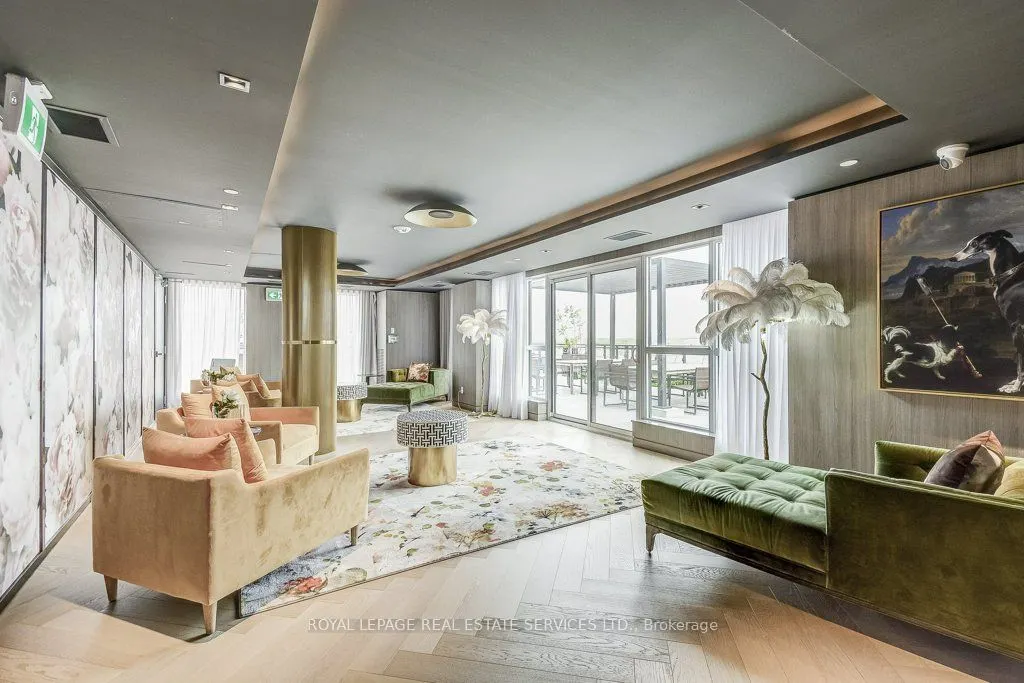405 Dundas Street W, #408