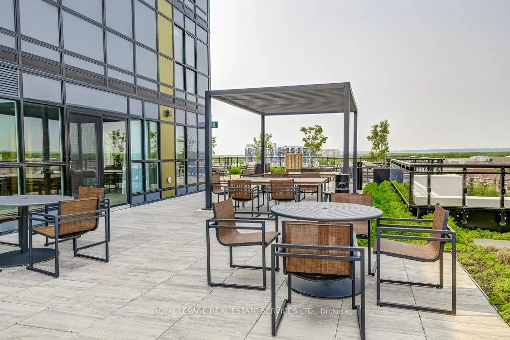 405 Dundas Street W, #408