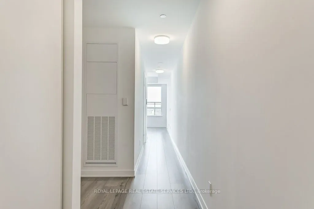 405 Dundas Street W, #408