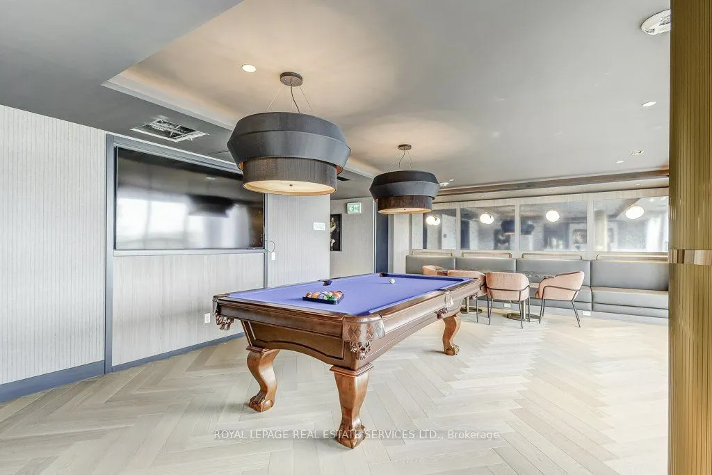 405 Dundas Street W, #408