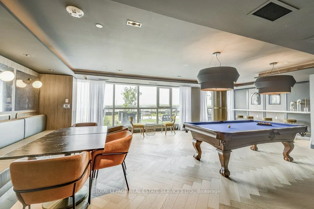 405 Dundas Street W, #408