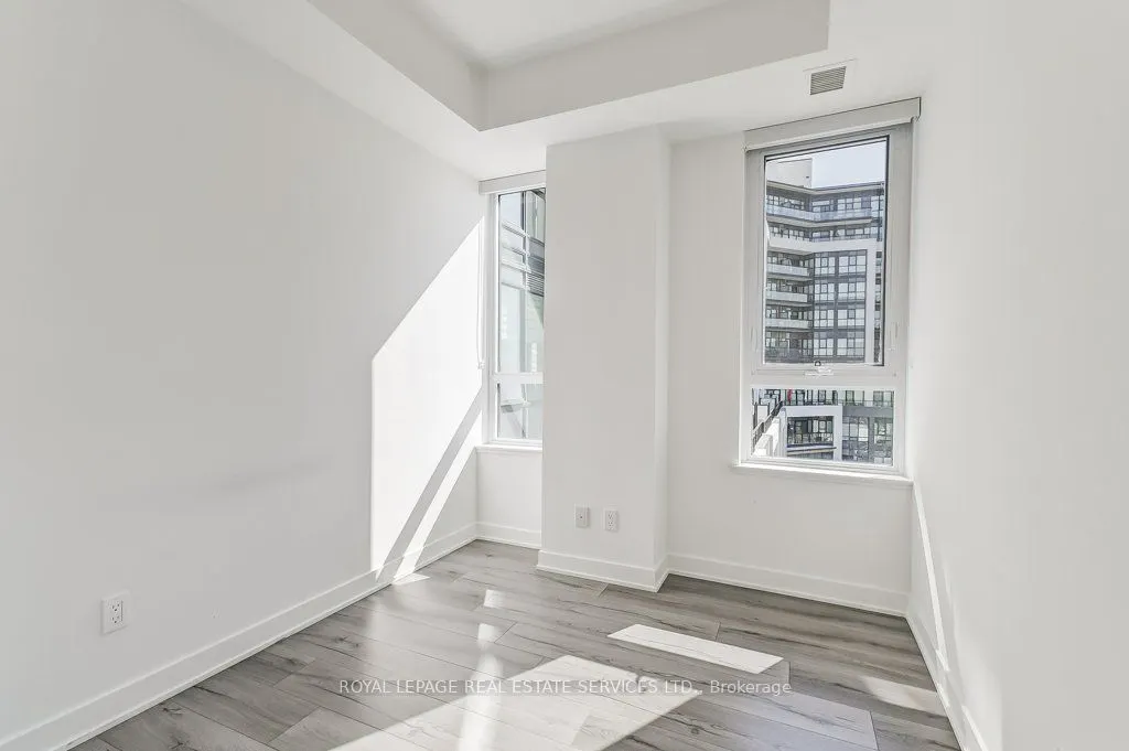 405 Dundas Street W, #408