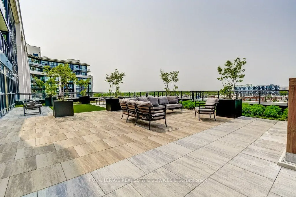 405 Dundas Street W, #408