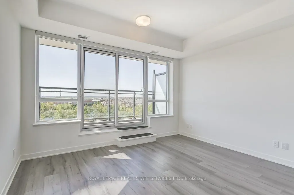 405 Dundas Street W, #408