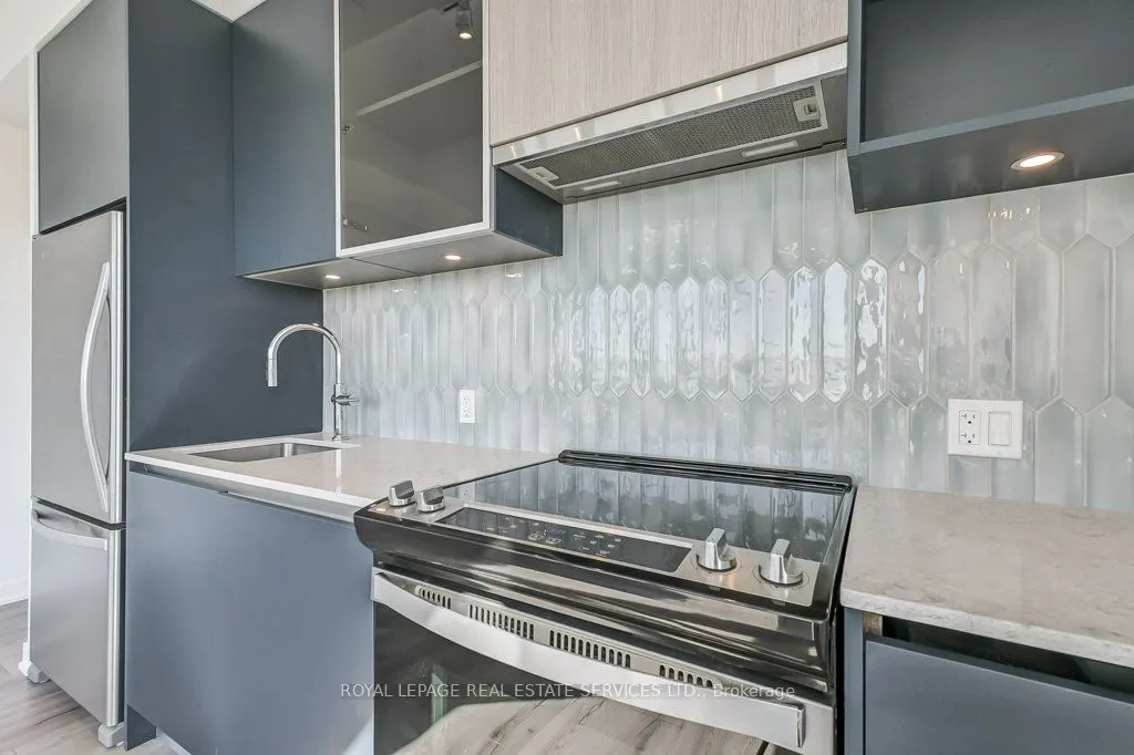 405 Dundas Street W, #408