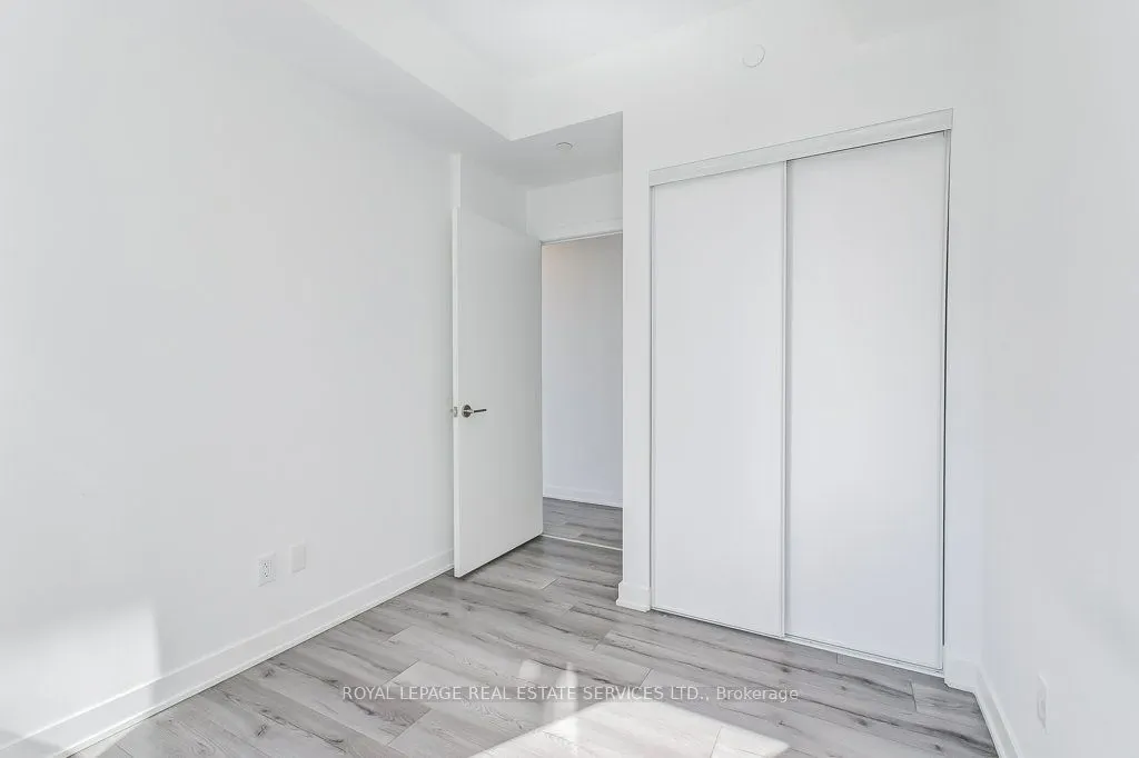 405 Dundas Street W, #408