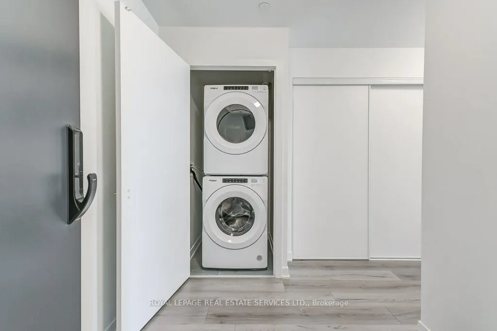 405 Dundas Street W, #408