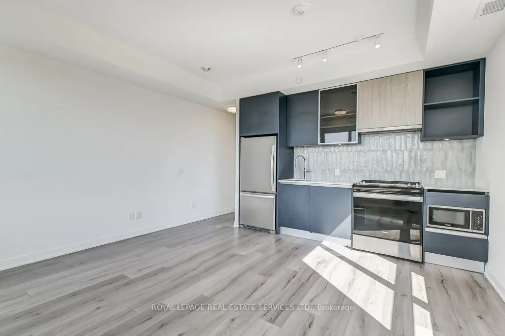 405 Dundas Street W, #408