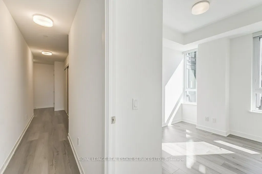 405 Dundas Street W, #408