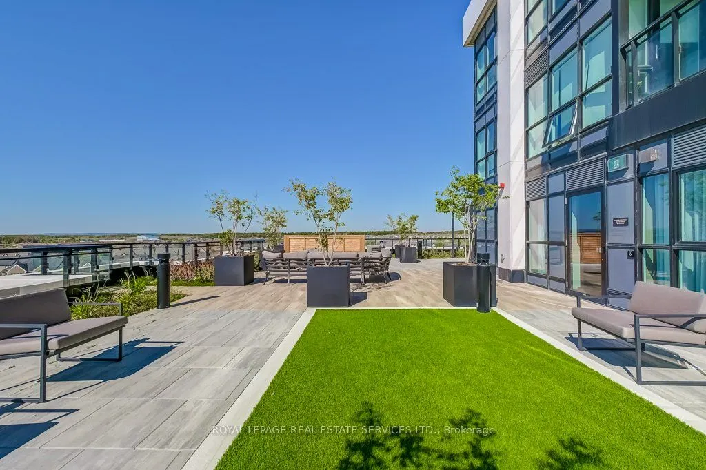 405 Dundas Street W, #408