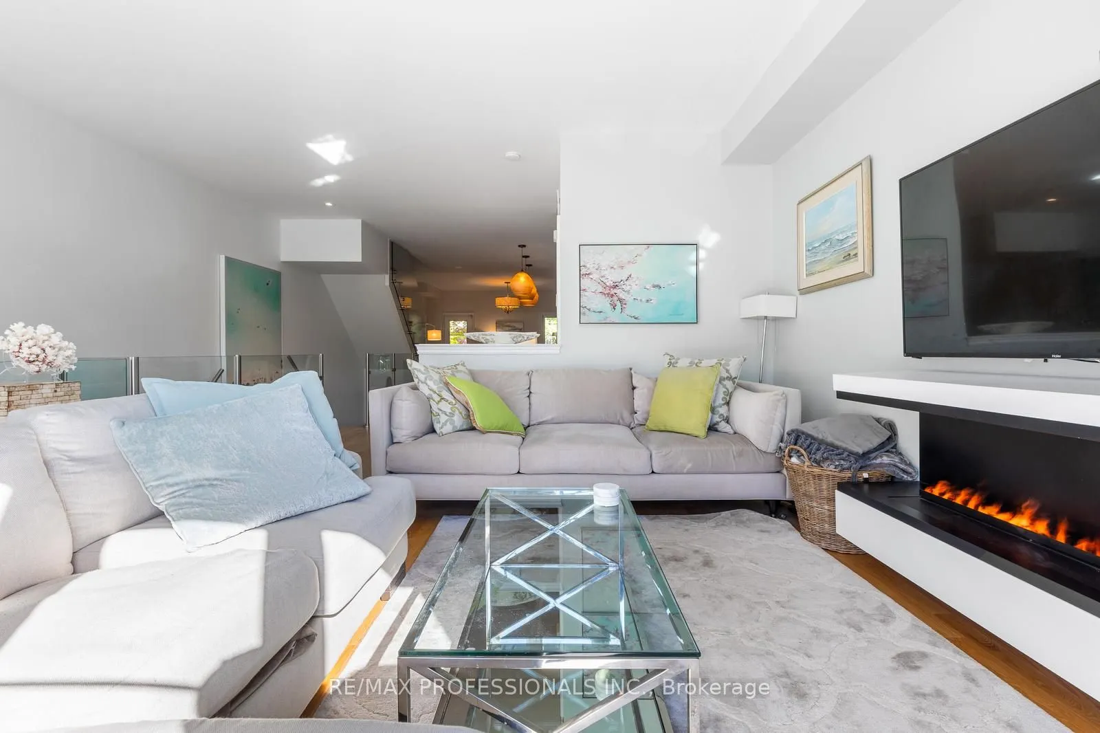 16 Dryden Way