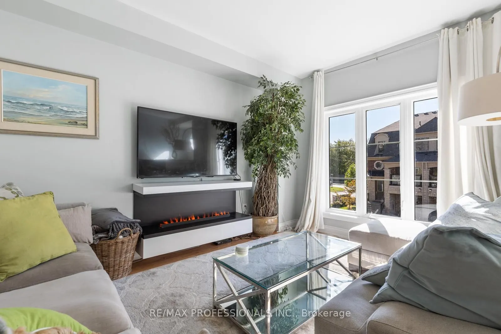 16 Dryden Way