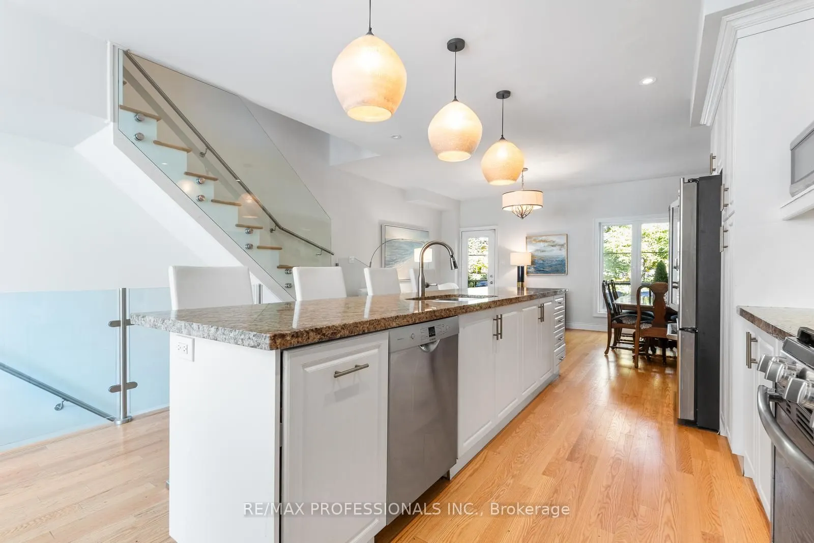 16 Dryden Way
