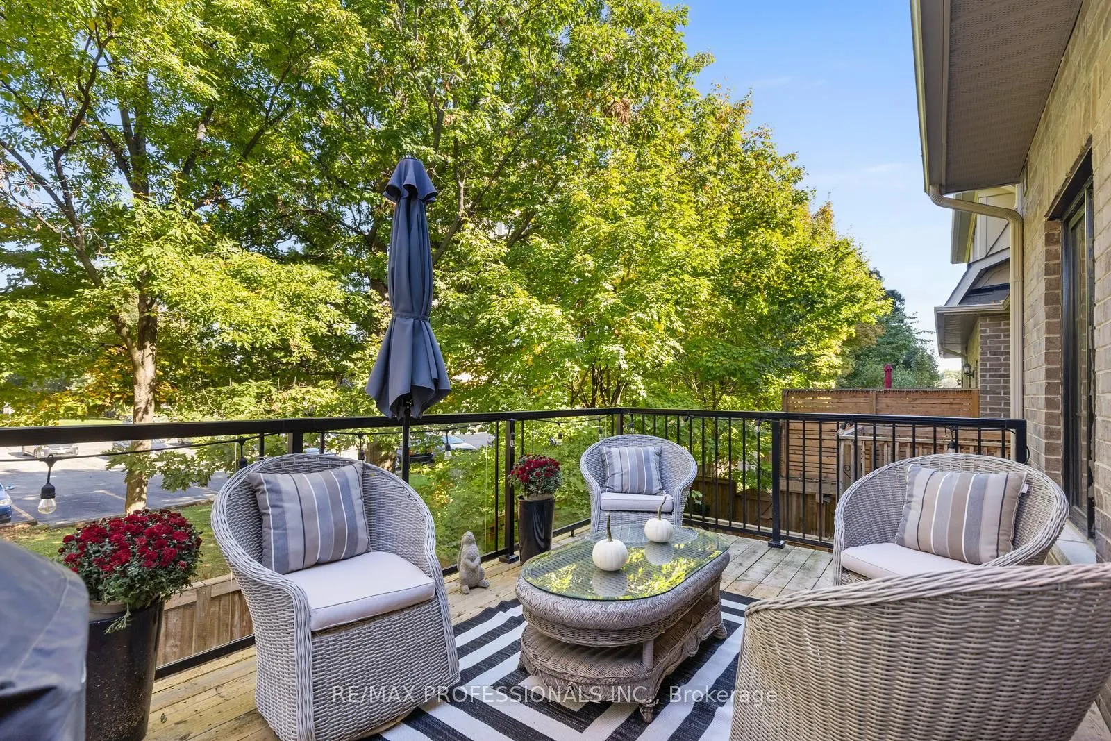 16 Dryden Way