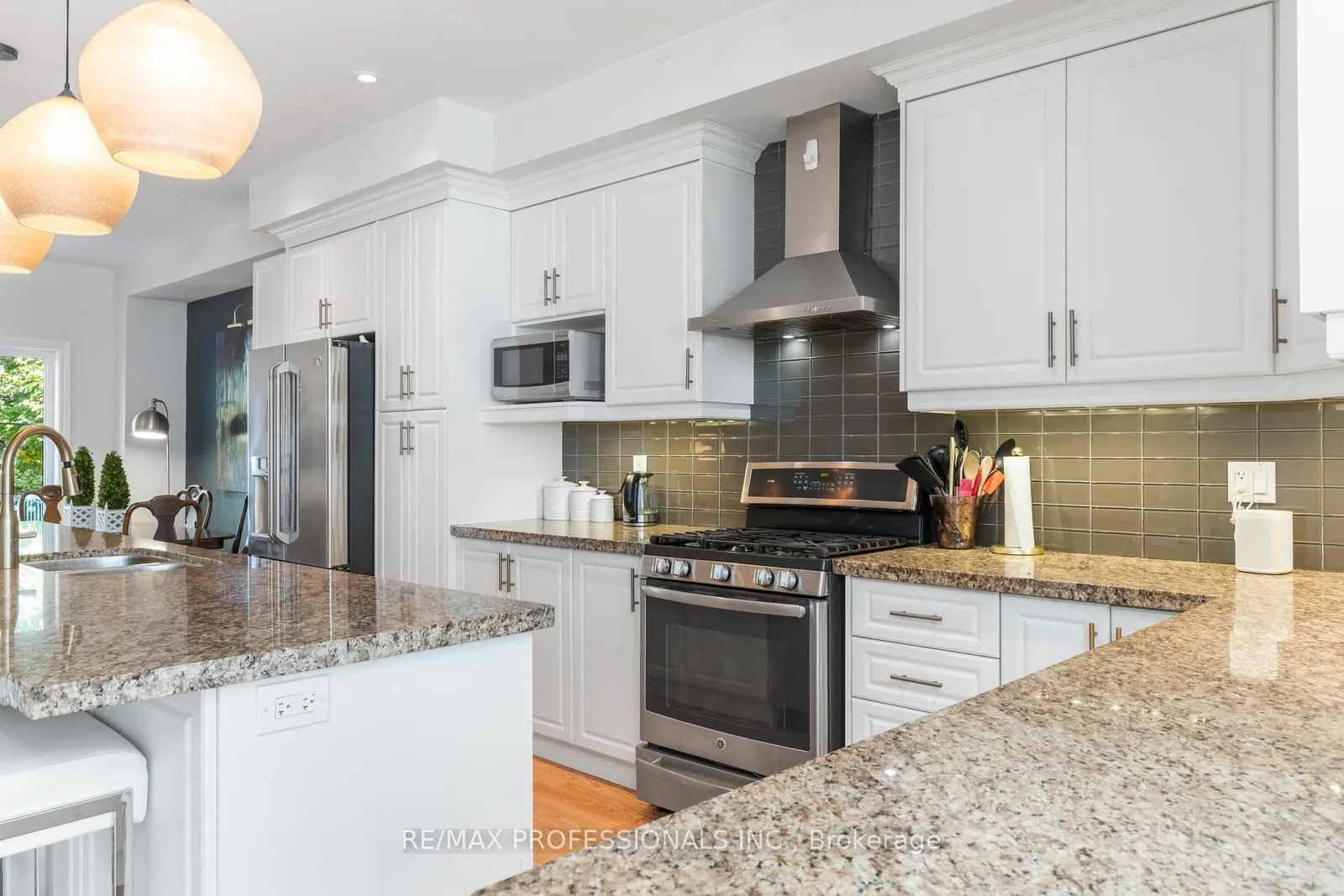 16 Dryden Way