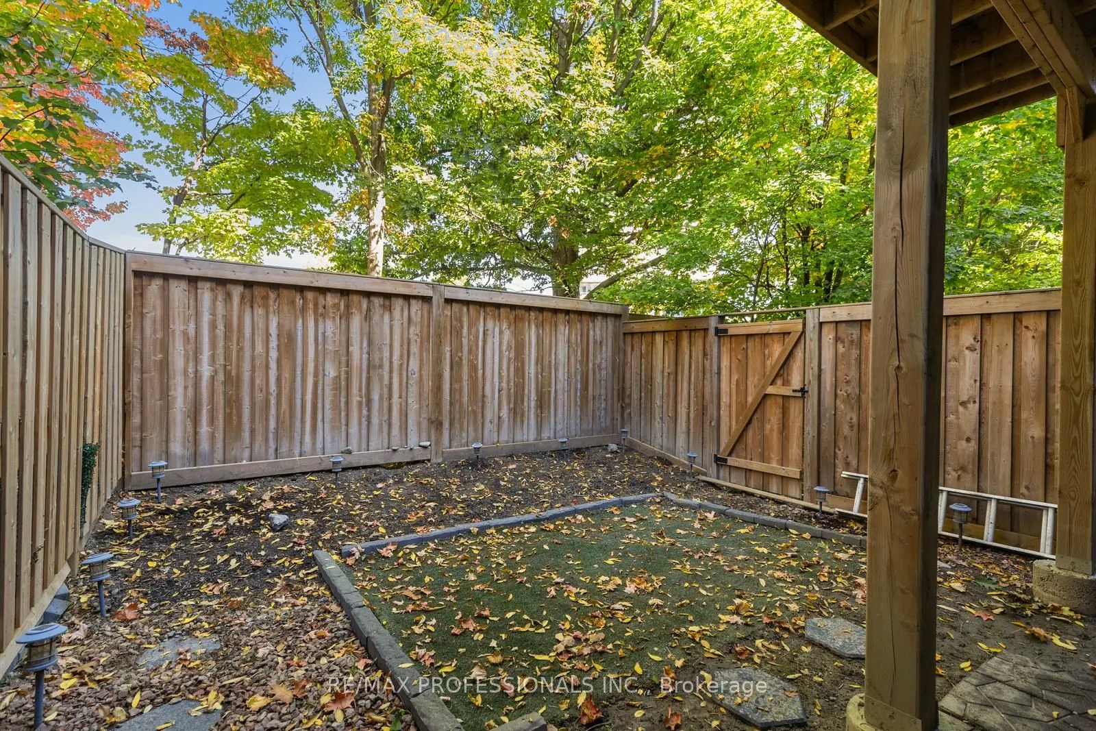 16 Dryden Way