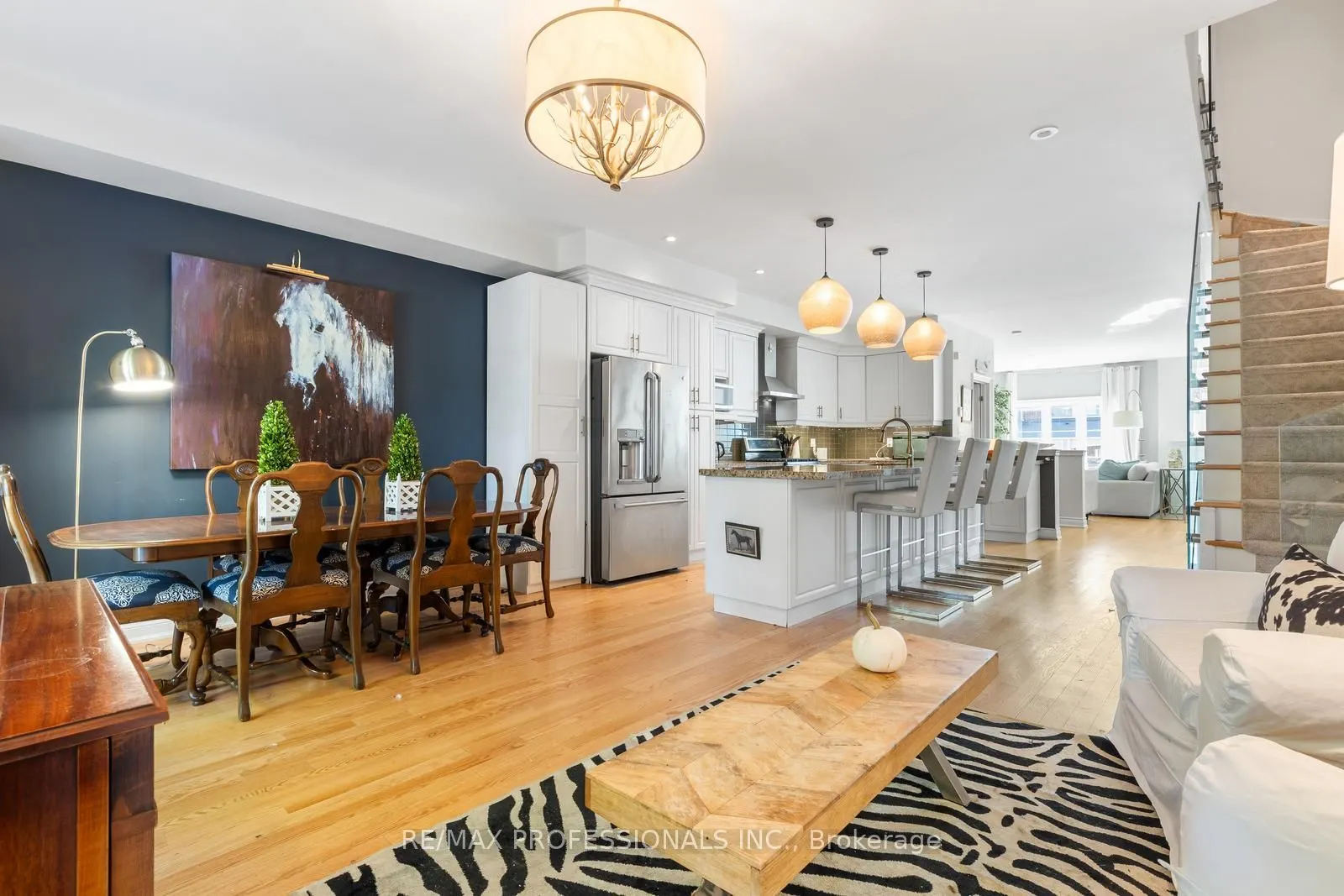 16 Dryden Way
