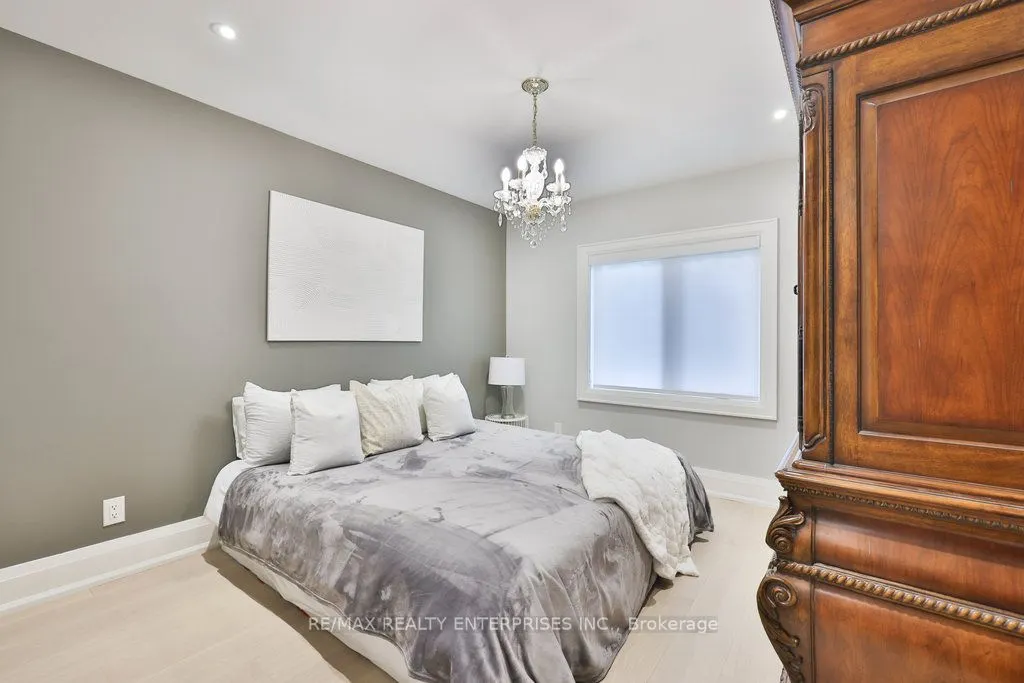 1520 Drymen Crescent