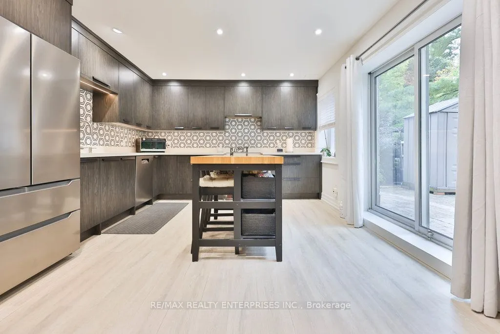 1520 Drymen Crescent