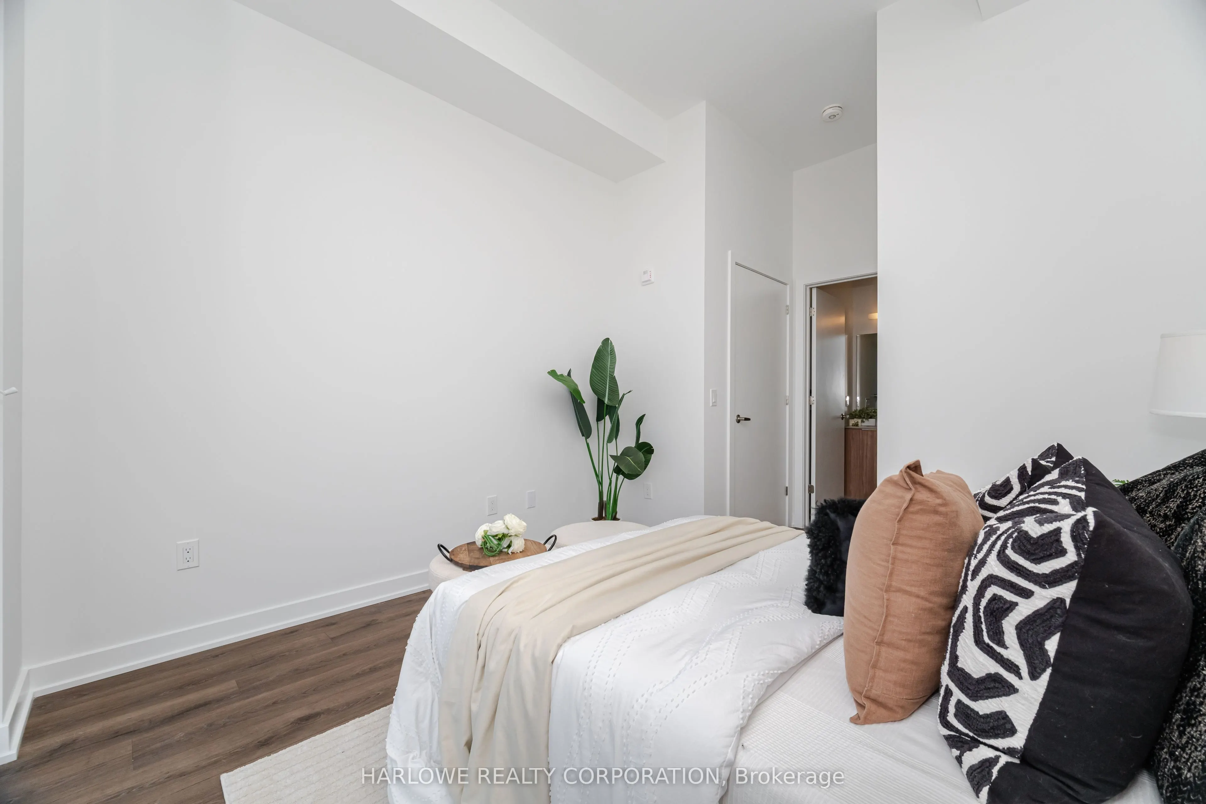 770 Whitlock Avenue, #806