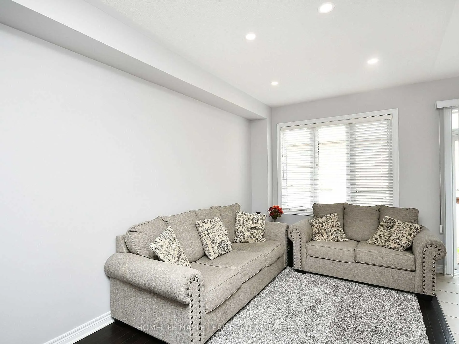 76 Rockman Crescent