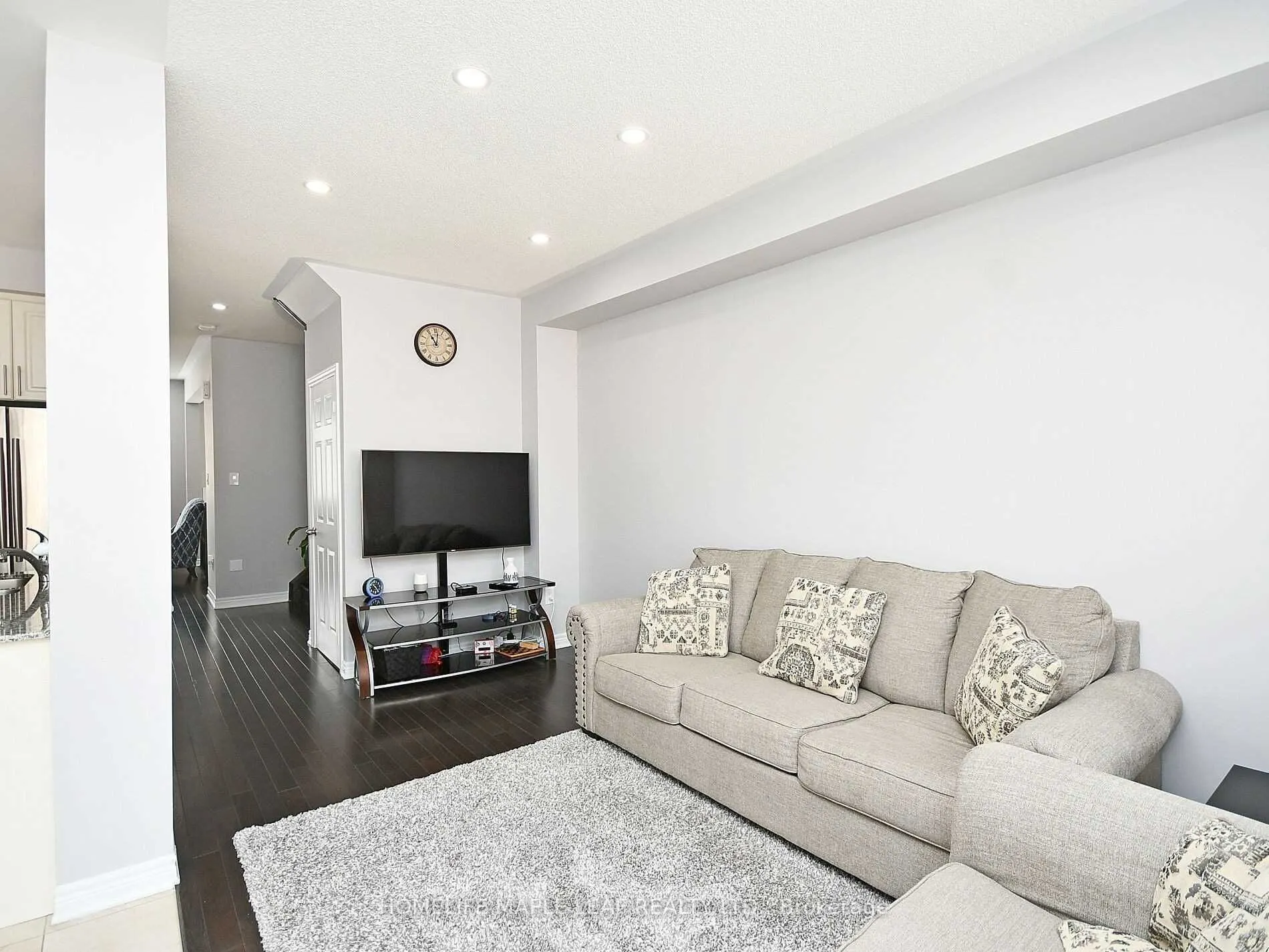 76 Rockman Crescent