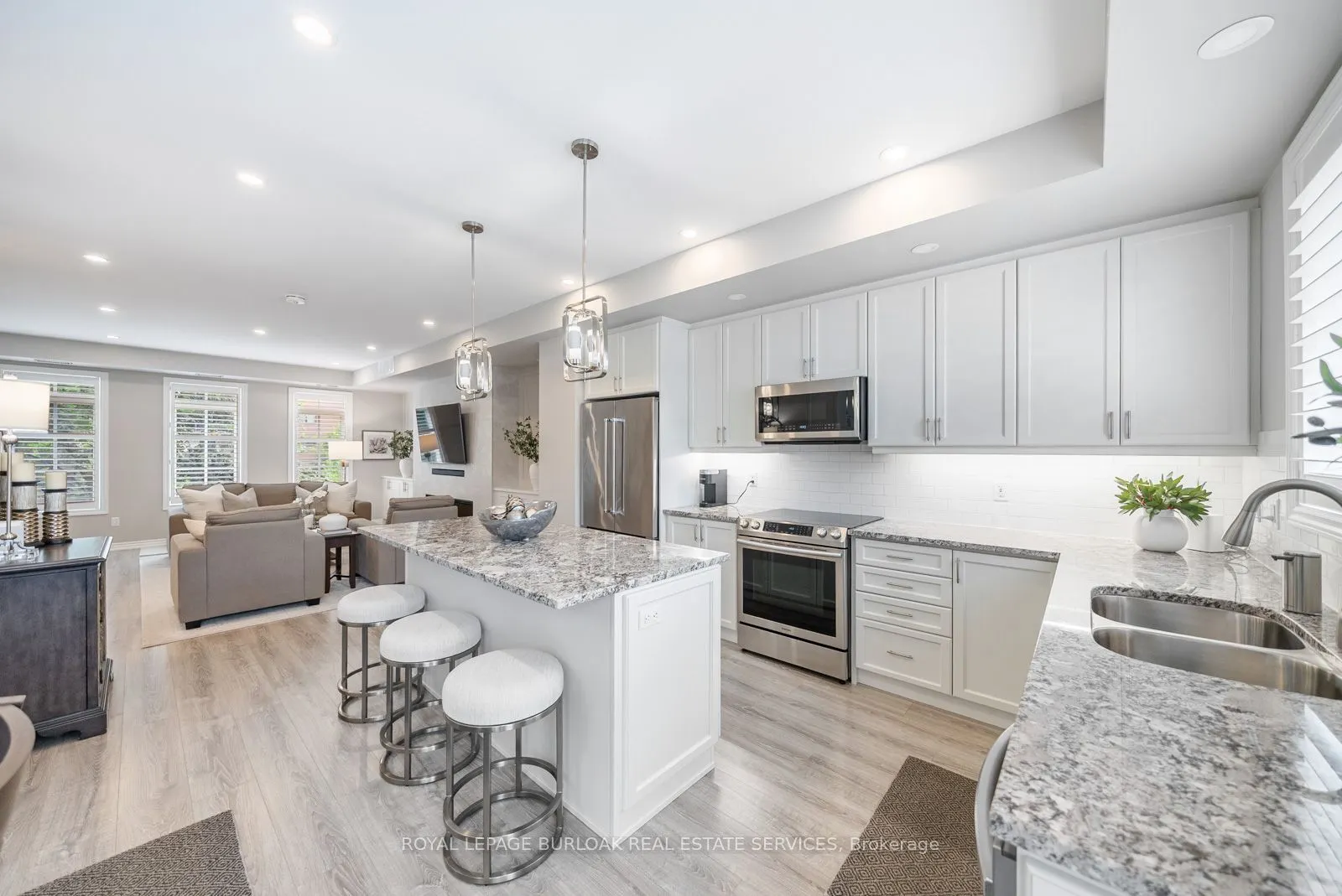 2362 New Street, #8
