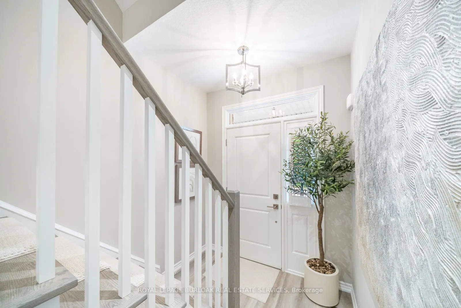 2362 New Street, #8