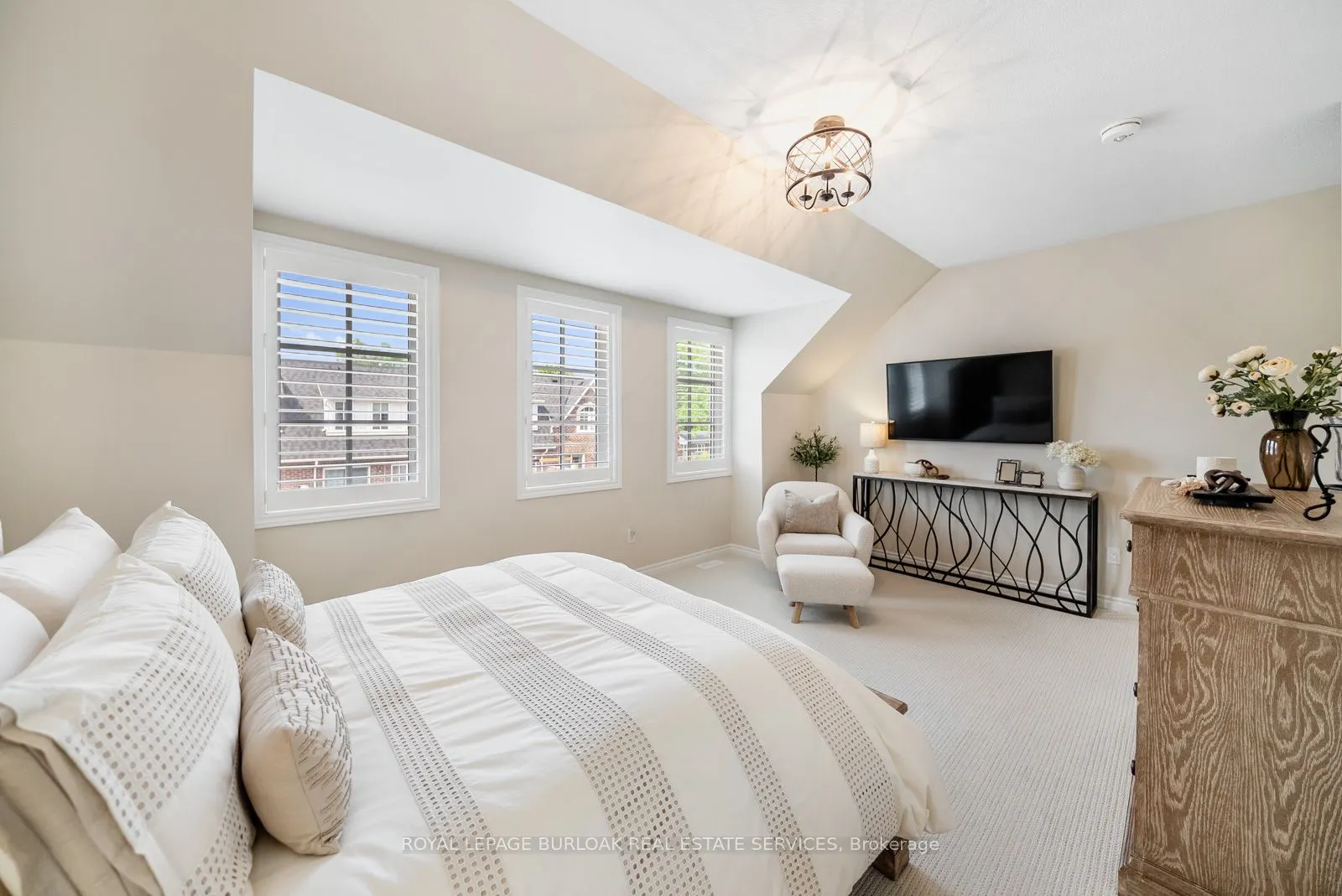 2362 New Street, #8