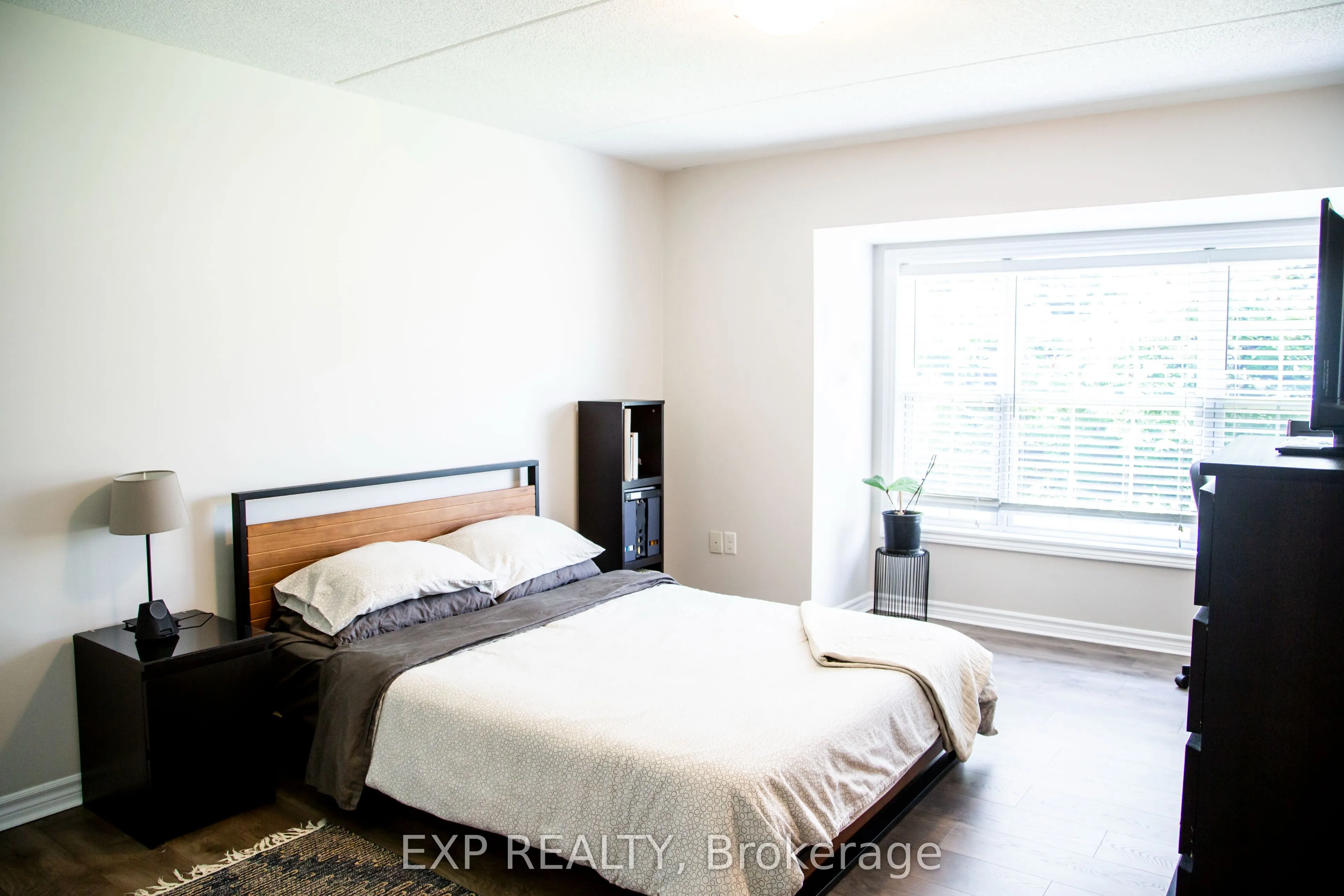 1380 Main Street E, #101