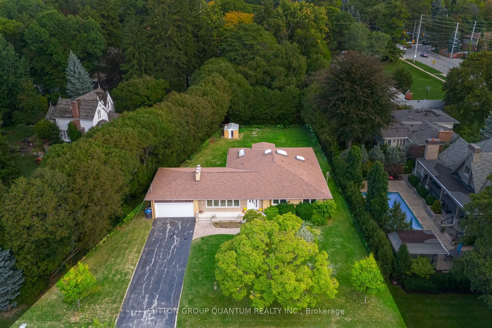 521 Vanessa Crescent