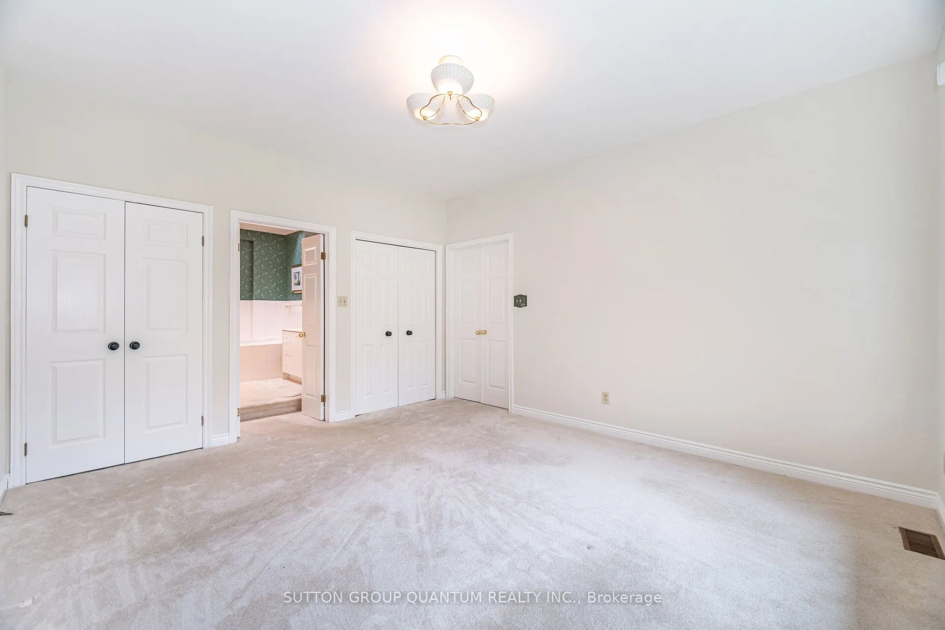 521 Vanessa Crescent