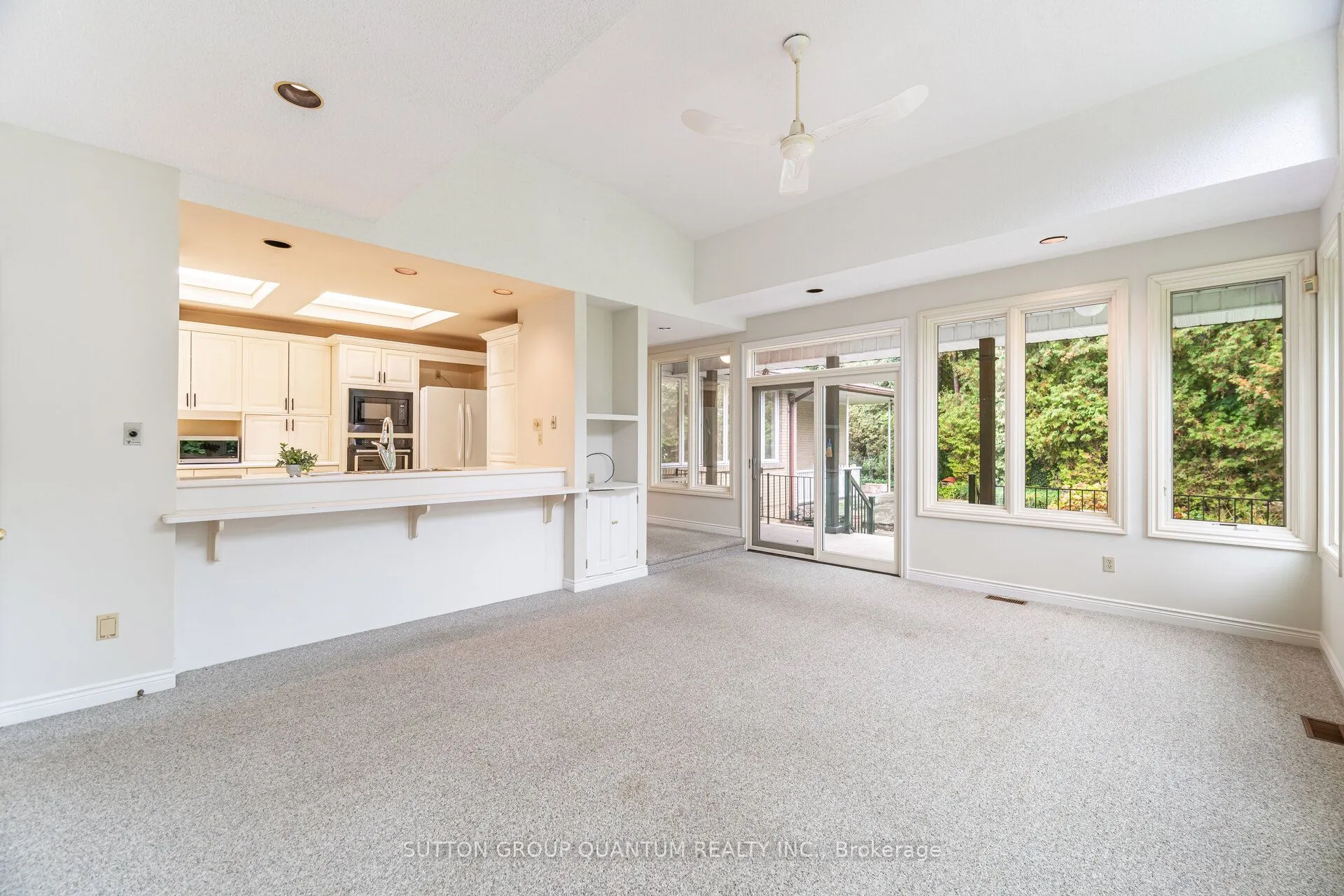521 Vanessa Crescent
