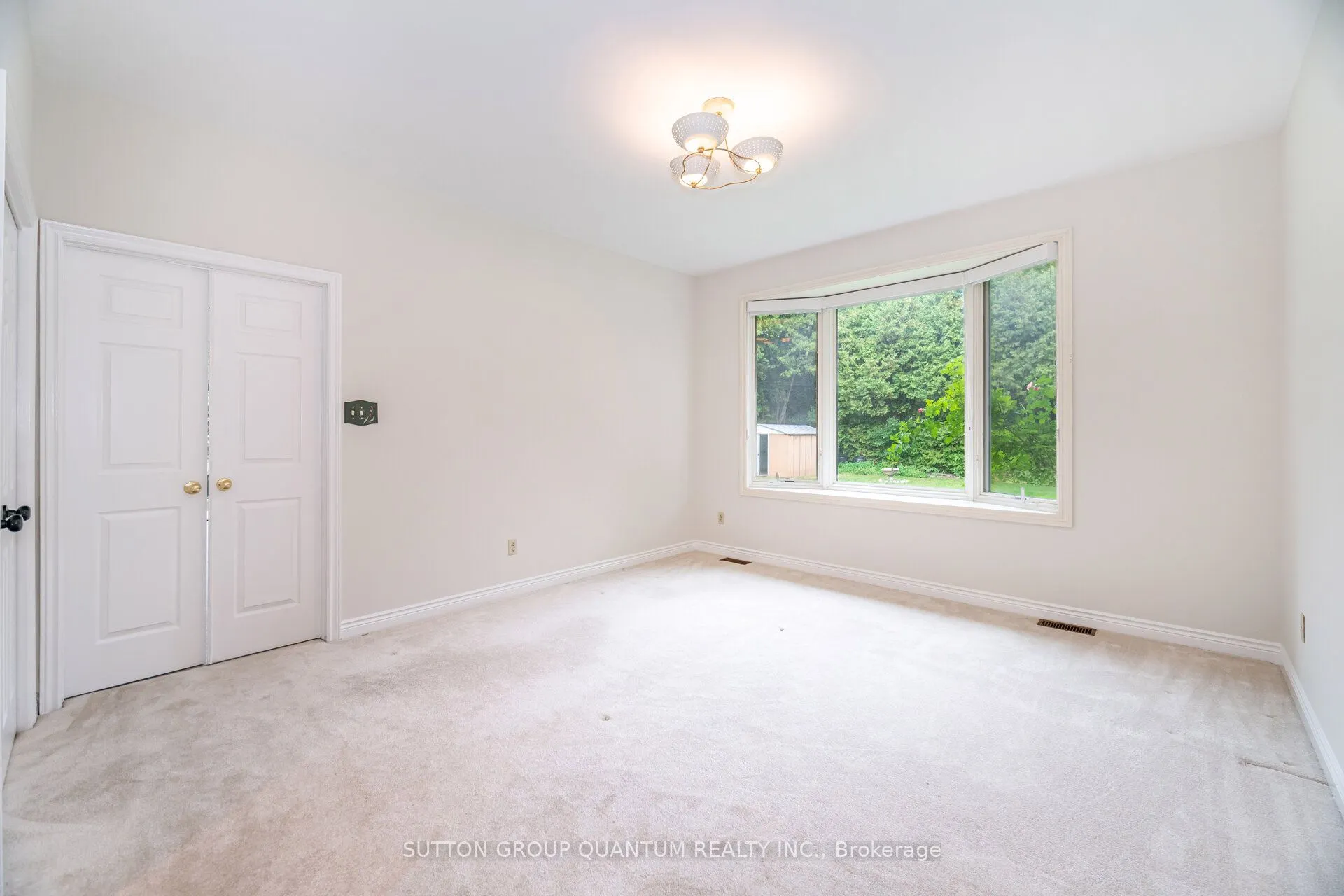 521 Vanessa Crescent