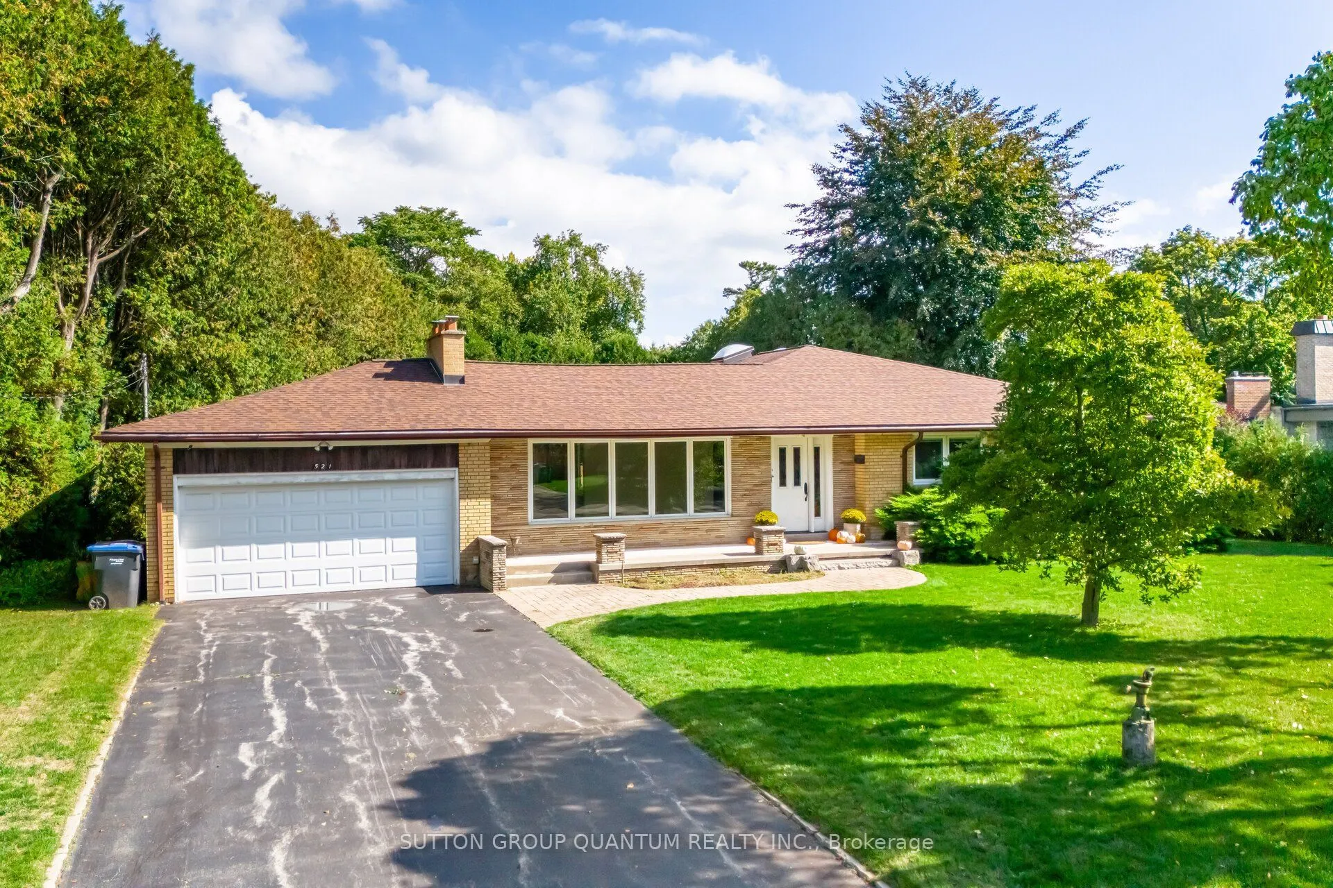 521 Vanessa Crescent