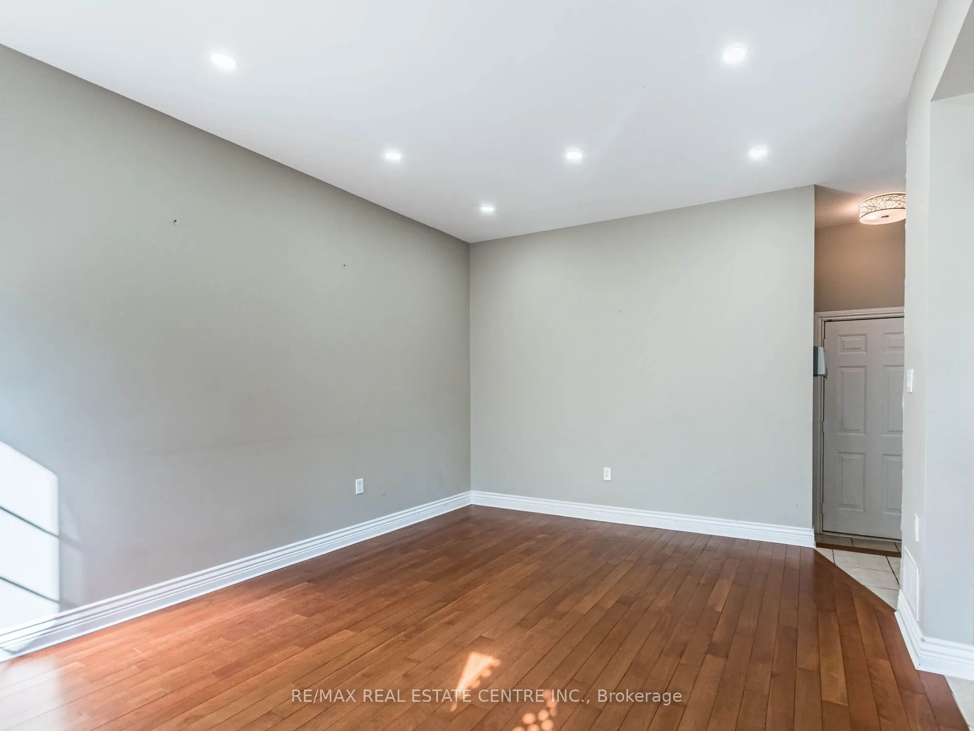 3927 Mayla Drive