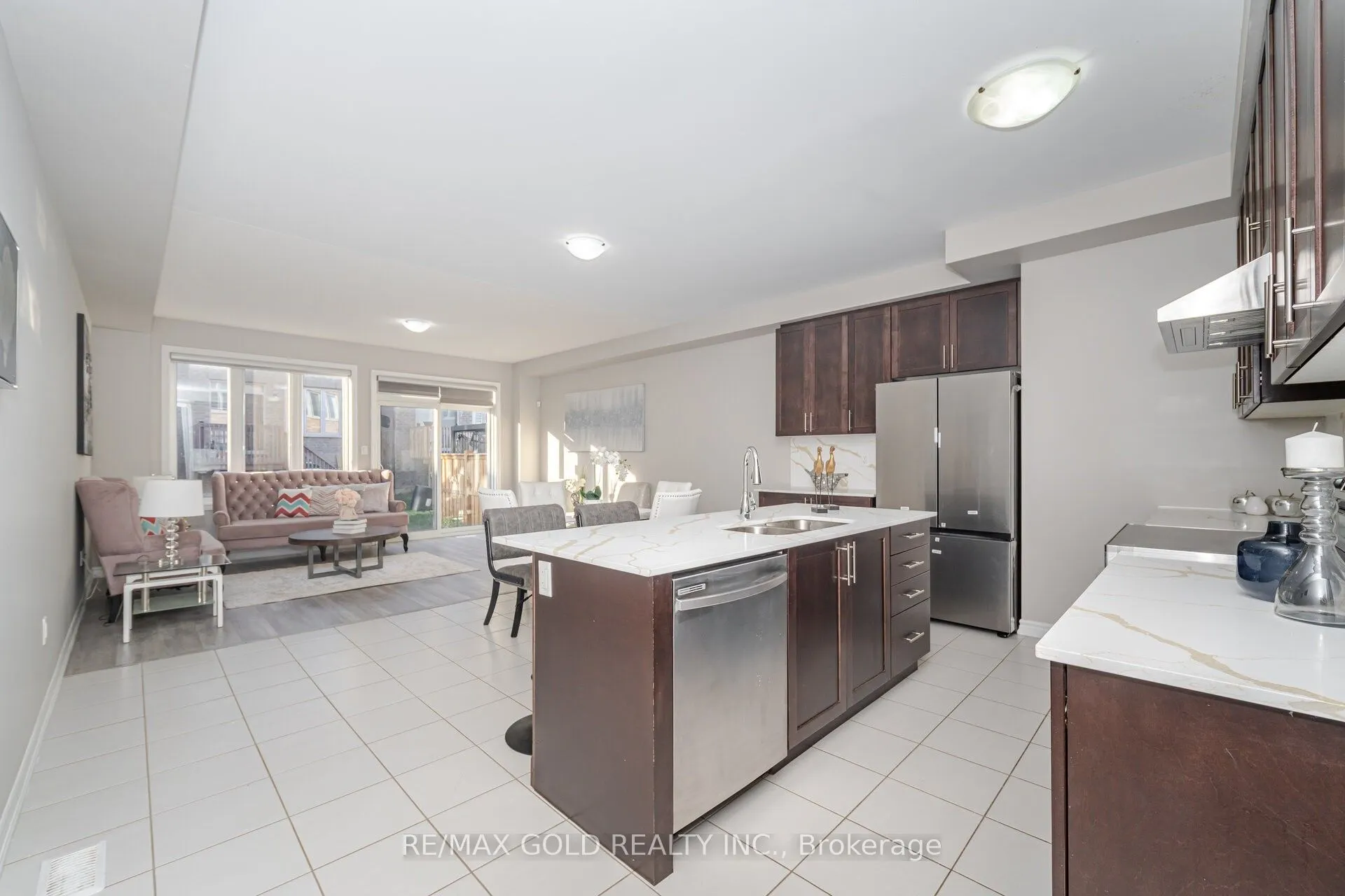 100 Adventura Road