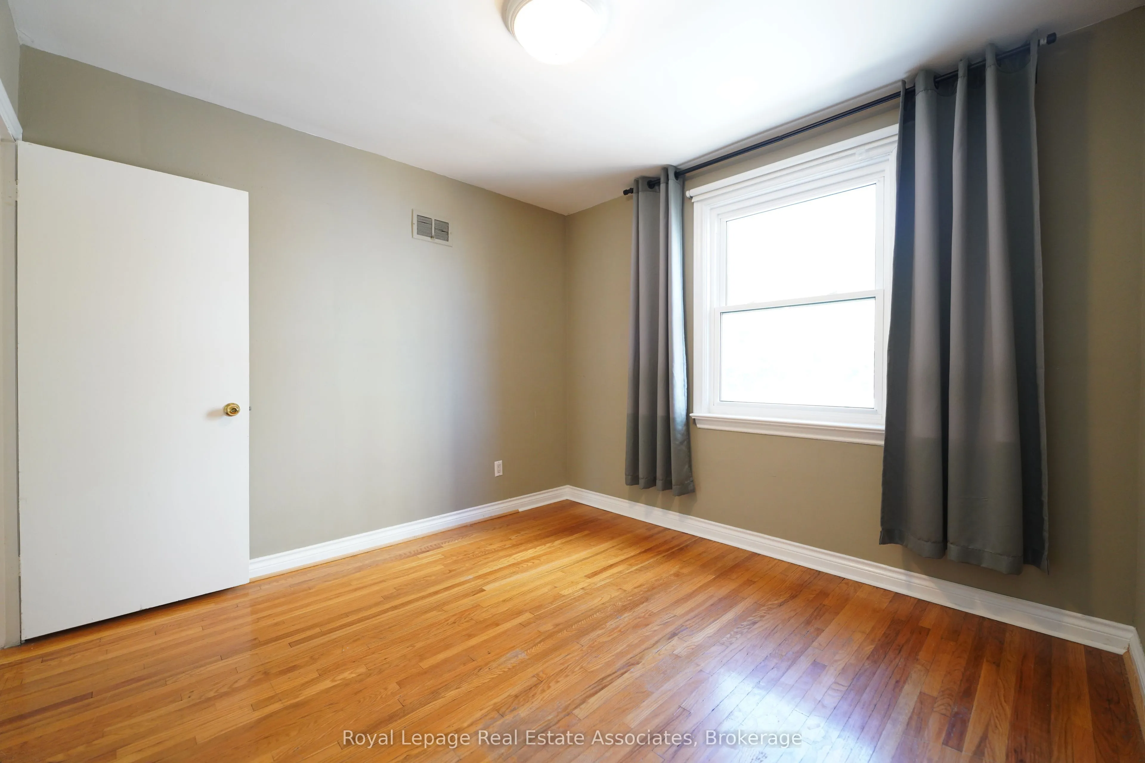 9 Mississauga Road N, #Upper