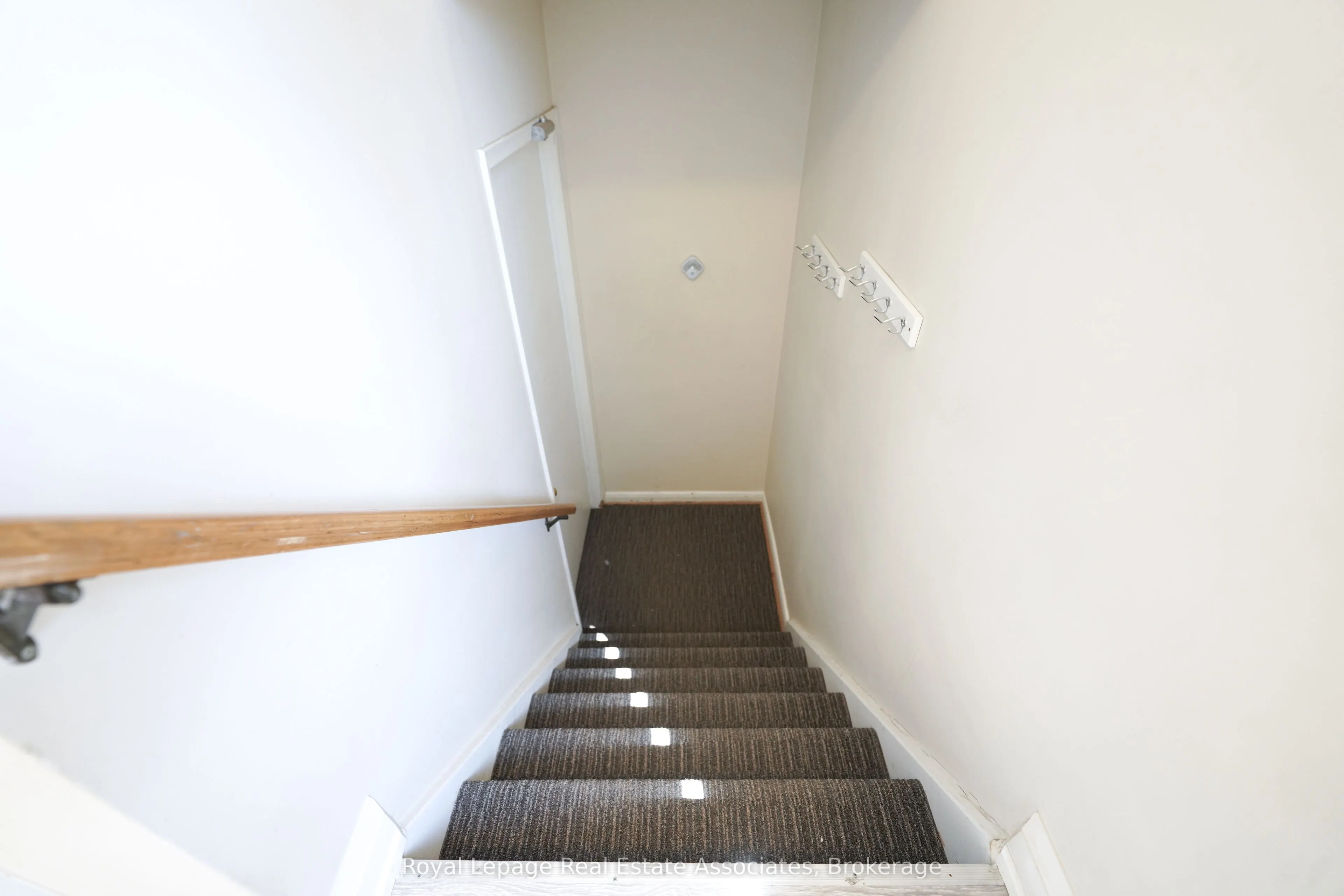 11 Mississauga Road N, #Upper